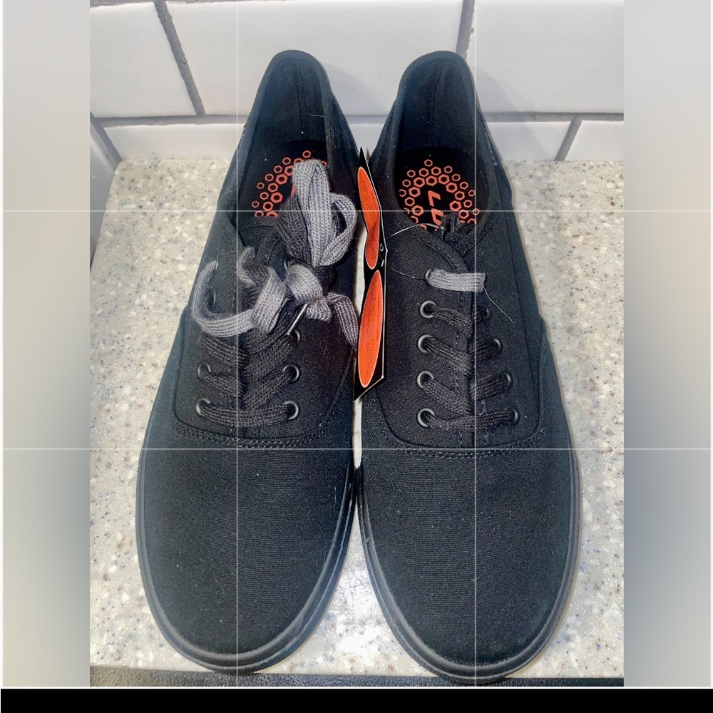 Lugz Men’s Lear Black Sneakers New in Box! Size 10 1/2